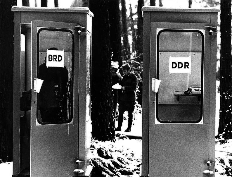  Willy Brandt vor dem Brandenburger Tor 